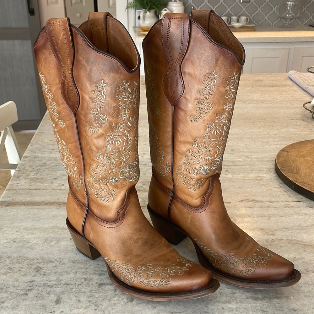 COPY - COPY - Beautiful boot and excellent condition!!